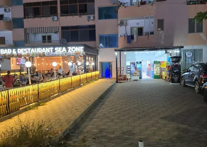 Beachfront & Park View Lejlighed *